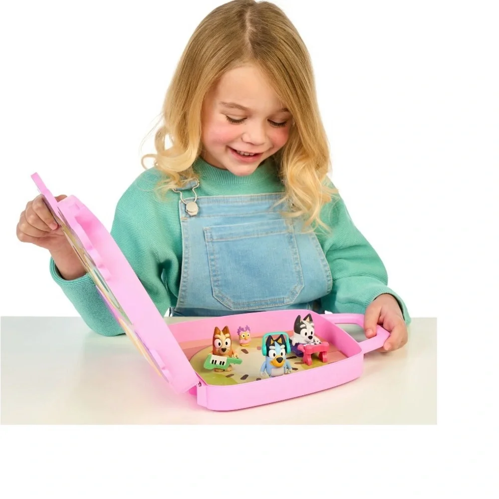 CHATTERMAX Figure Case, Includes Bluey, Bingo, Muffin and Chattermax. NEW !